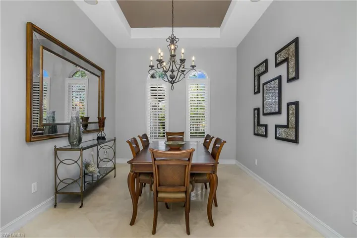 8942  Shenendoah  CIR, Naples, FL 34113