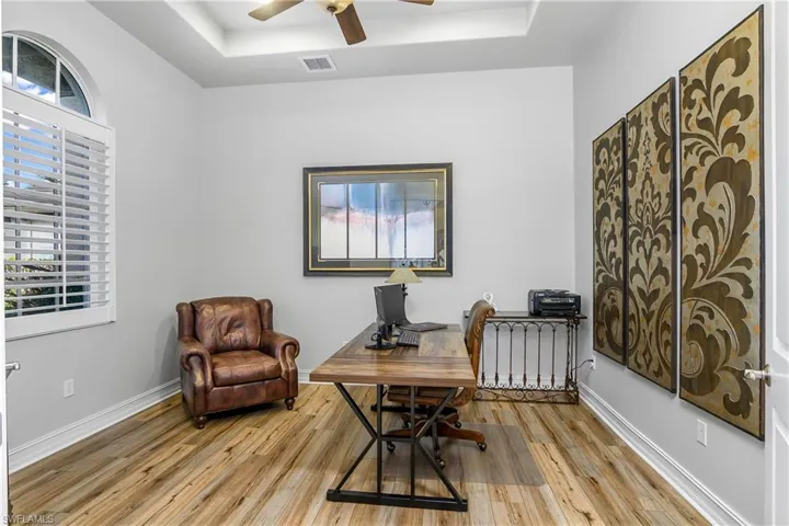 8942  Shenendoah  CIR, Naples, FL 34113