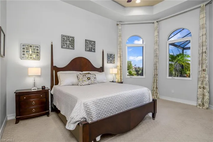 8942  Shenendoah  CIR, Naples, FL 34113