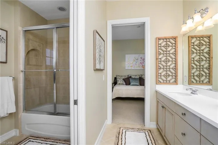 8942  Shenendoah  CIR, Naples, FL 34113