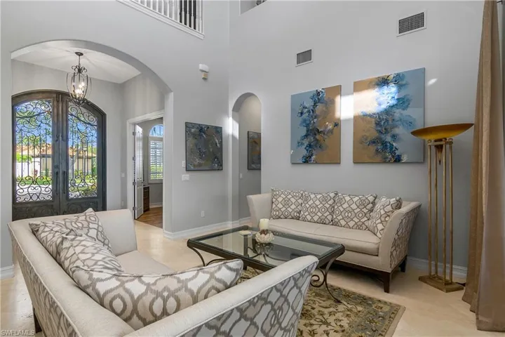 8942  Shenendoah  CIR, Naples, FL 34113