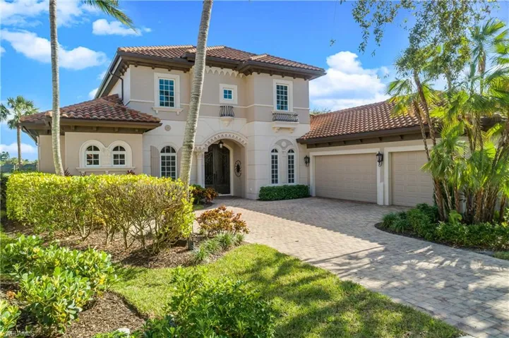 8942  Shenendoah  CIR, Naples, FL 34113
