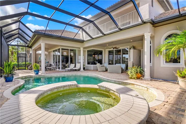 8942  Shenendoah  CIR, Naples, FL 34113