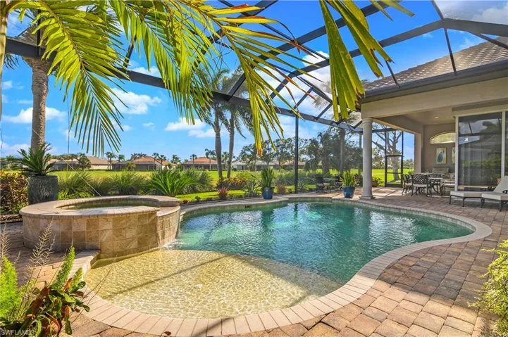 8942  Shenendoah  CIR, Naples, FL 34113