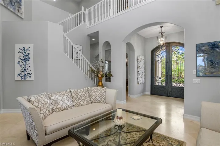 8942  Shenendoah  CIR, Naples, FL 34113