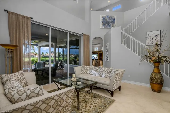 8942  Shenendoah  CIR, Naples, FL 34113