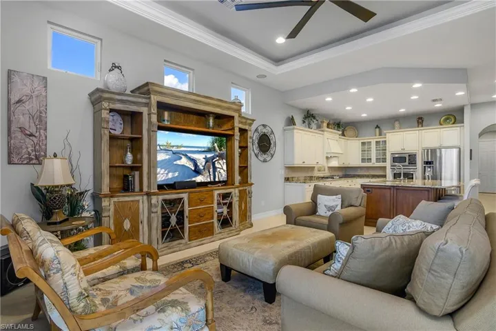 8942  Shenendoah  CIR, Naples, FL 34113