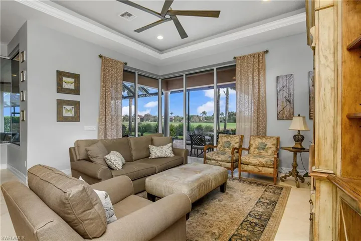 8942  Shenendoah  CIR, Naples, FL 34113