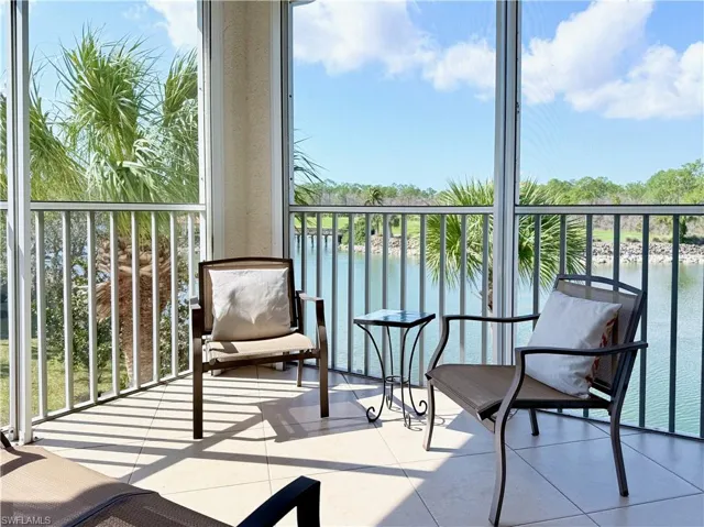 Back Lanai With 2 Side Screens for Open Feel