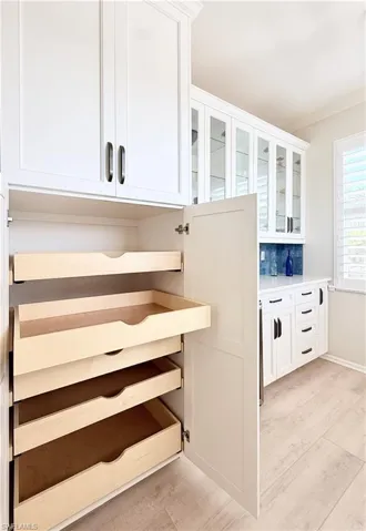 Custom Pantry hosts pull out shelves