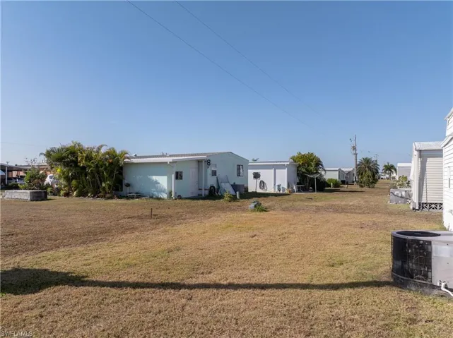 View of grassy yard
