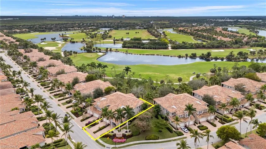 Golf views, ground floor 2400+ under air 3200+ total Fiddler's Creek coach home