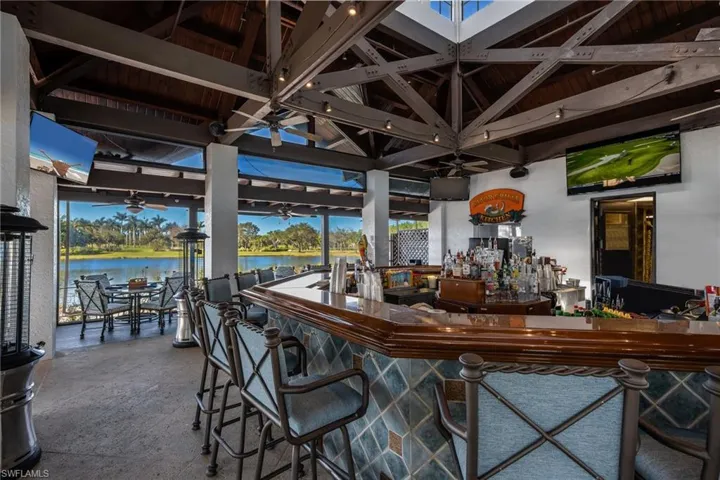 Casual bar and grill for poolside service