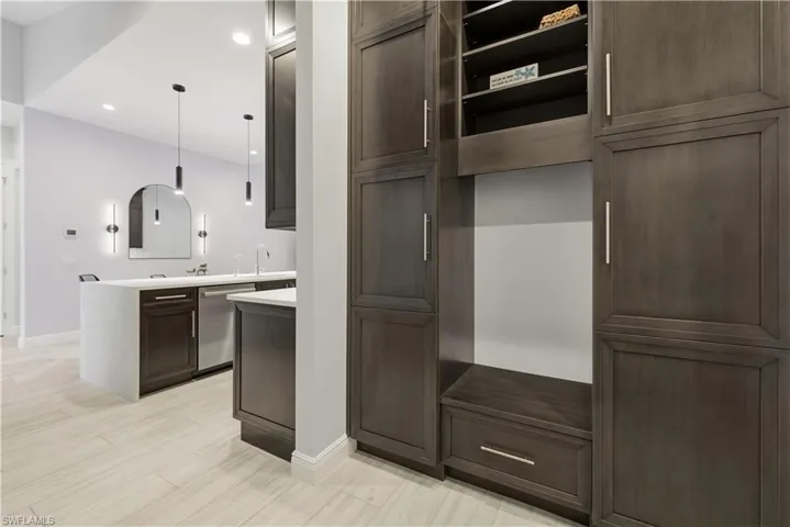 711  91st N AVE, Naples, FL 34108