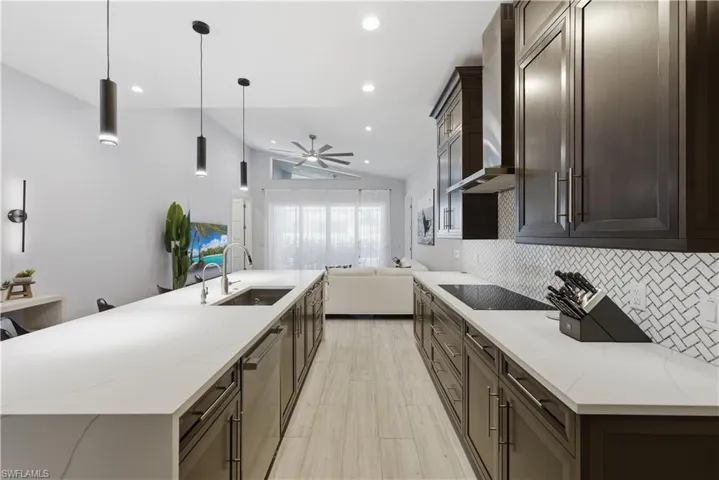 711  91st N AVE, Naples, FL 34108