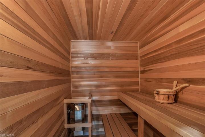 Private Master Suite Sauna