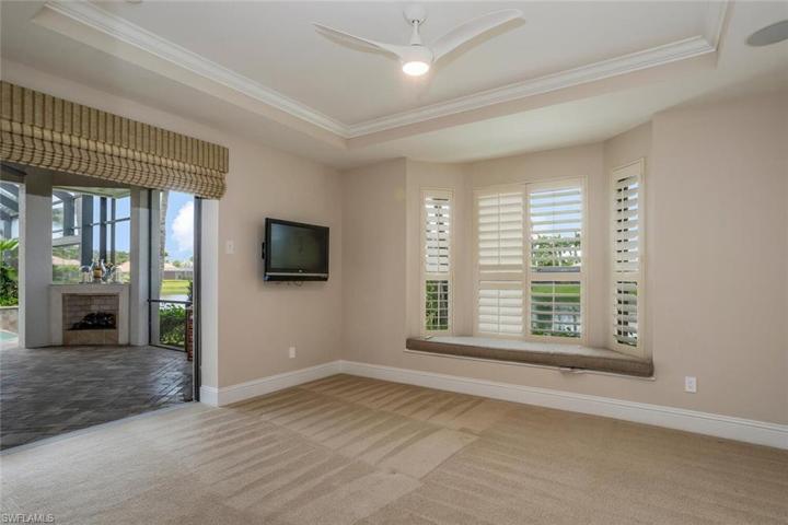 Third Bedroom En-suite, w/ Sliding Doors to Lanai