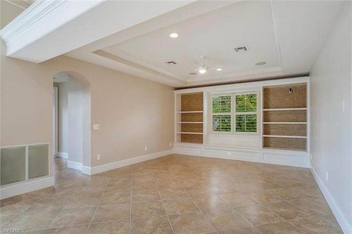 Extra Bonus Area of Family Room Area w/ Built-in Shelving
