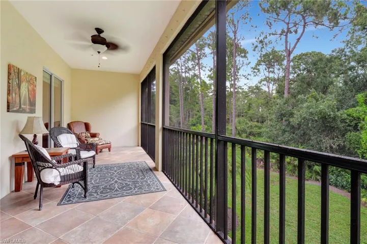 Sunroom with ceiling fan