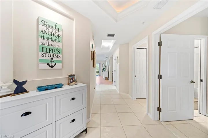 Entry Hallway w/Tray Ceiling