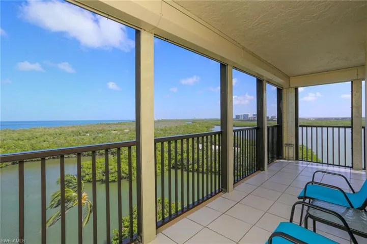 15  Bluebill  AVE, Naples, FL 34108