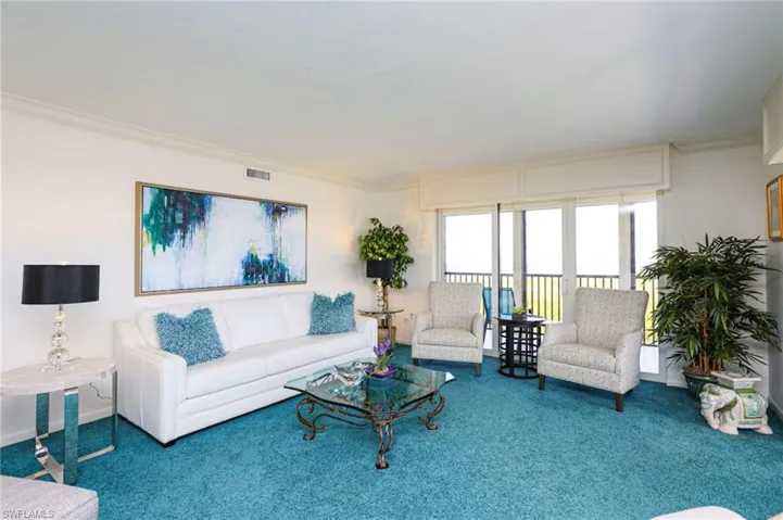 15  Bluebill  AVE, Naples, FL 34108