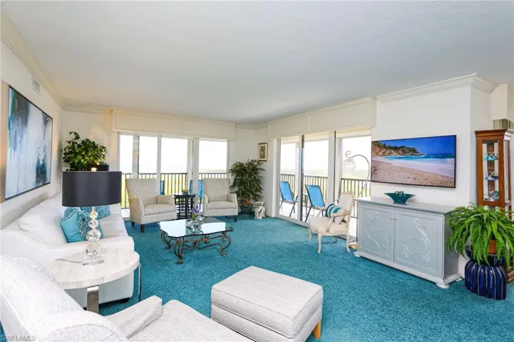 15  Bluebill  AVE, Naples, FL 34108