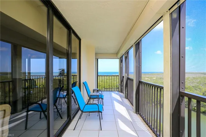 15  Bluebill  AVE, Naples, FL 34108