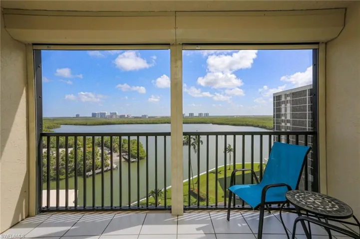 15  Bluebill  AVE, Naples, FL 34108