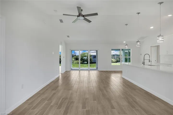 1409 Ne 18th Pl, Cape Coral, Florida 33909