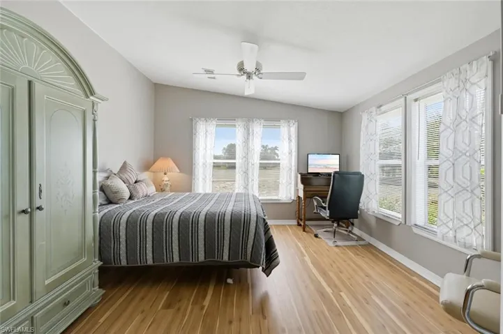 Den/3rd Bedroom with privacy enclosure