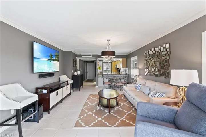 Great layout, split bedrooms