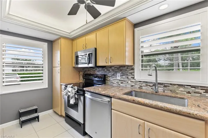 Lots of light with corner unit windows