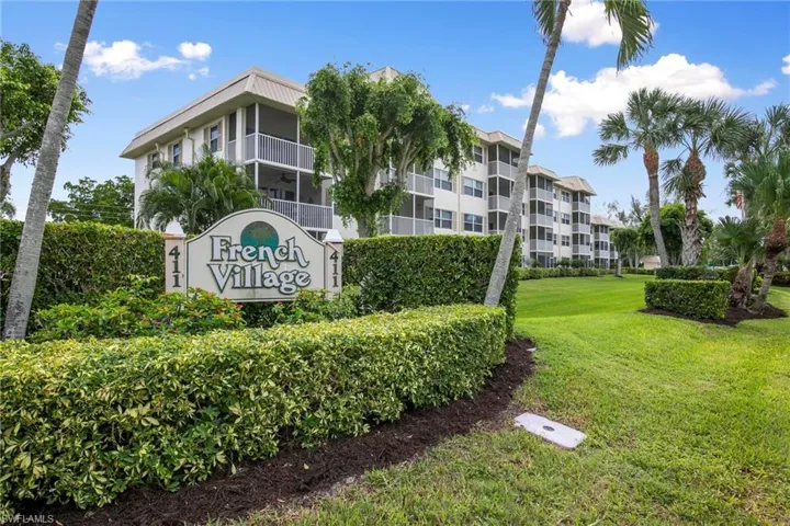 Minutes away from Marco Walk Plaza and beach access