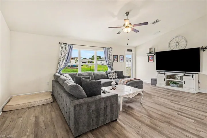1223 Nw 15th Pl, Cape Coral, Florida 33993