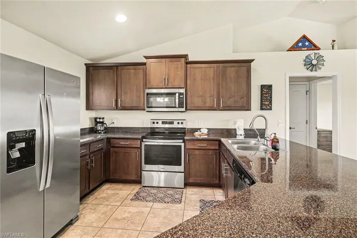 1223 Nw 15th Pl, Cape Coral, Florida 33993