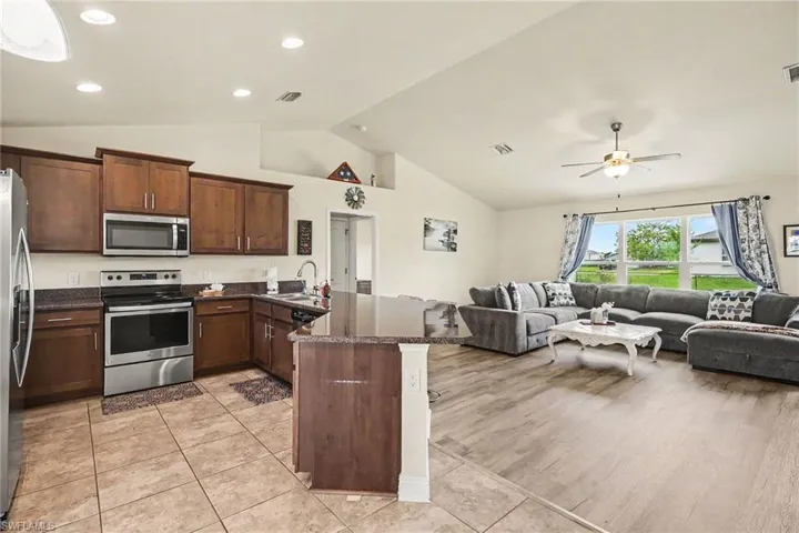 1223 Nw 15th Pl, Cape Coral, Florida 33993