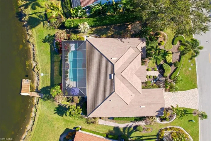 Aerial view of property and surrounding area with a large body of water