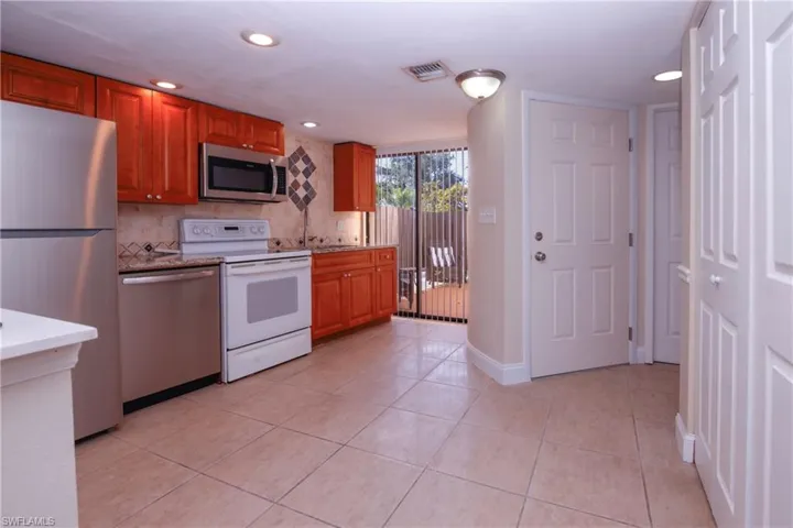 1168  Lake McGregor  DR, Fort Myers, FL 33919