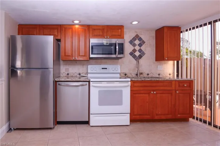 1168  Lake McGregor  DR, Fort Myers, FL 33919