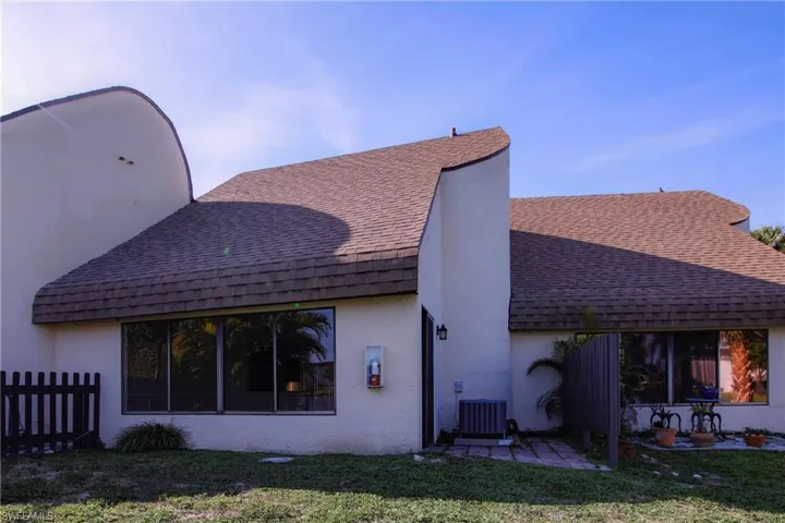 1168  Lake McGregor  DR, Fort Myers, FL 33919