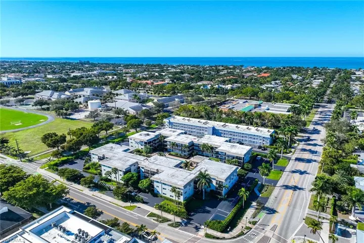 Bird's eye view of apartment complex / building and a nearby body of water