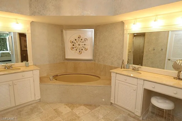 4251  Gulf Shore N BLVD, Naples, FL 34103
