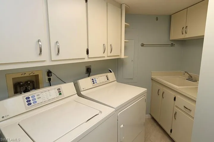4251  Gulf Shore N BLVD, Naples, FL 34103