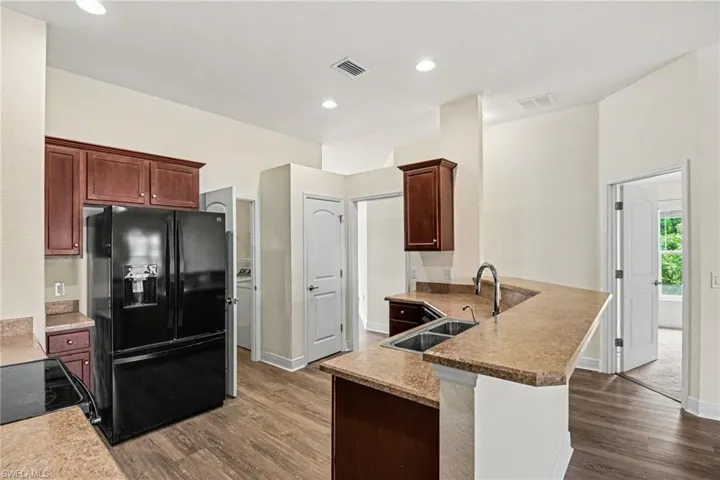 1006 Ne 33rd St, Cape Coral, Florida 33909