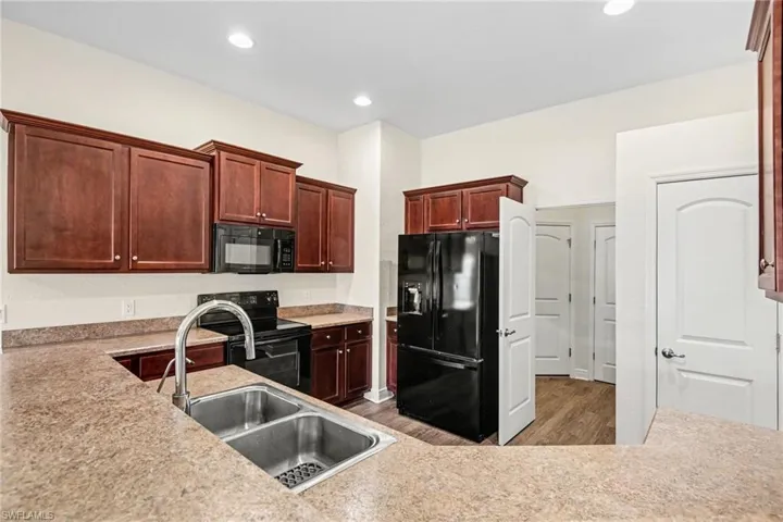 1006 Ne 33rd St, Cape Coral, Florida 33909