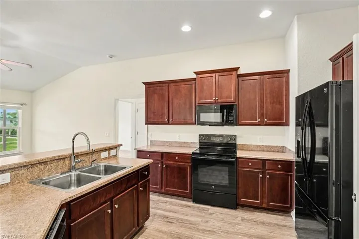 1006 Ne 33rd St, Cape Coral, Florida 33909