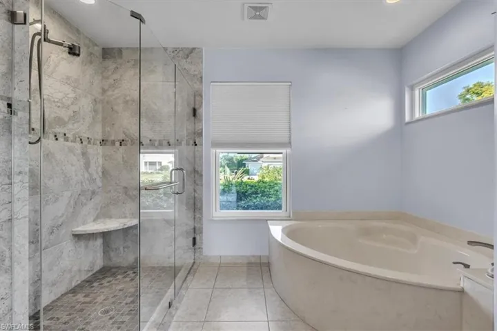 11114  Longshore W WAY, Naples, FL 34119