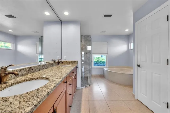 11114  Longshore W WAY, Naples, FL 34119