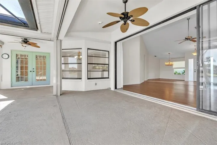 Oversized Lanai for entertaining family and friends